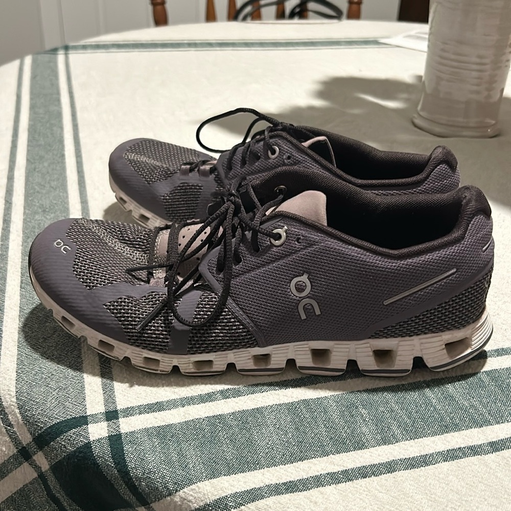 Women’s 10 purple on cloud